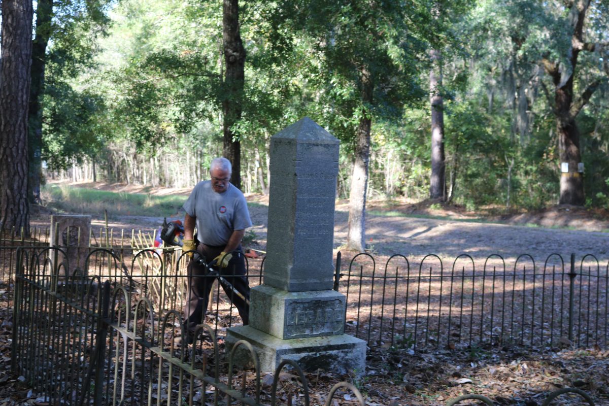 Sons of Confederate Veterans Charleston SC bringing a 300 years old Church Cemetery back